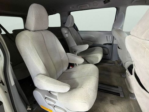 Used 2013 Toyota Sienna LE FWD image 32