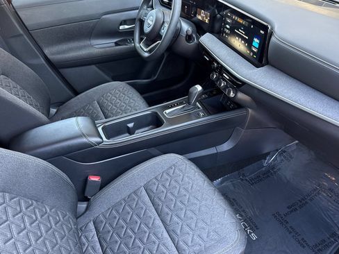 Certified 2025 Nissan Kicks SV AWD/4WD image 20