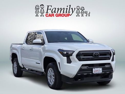 Used 2026 Toyota Tacoma SR5 image 2