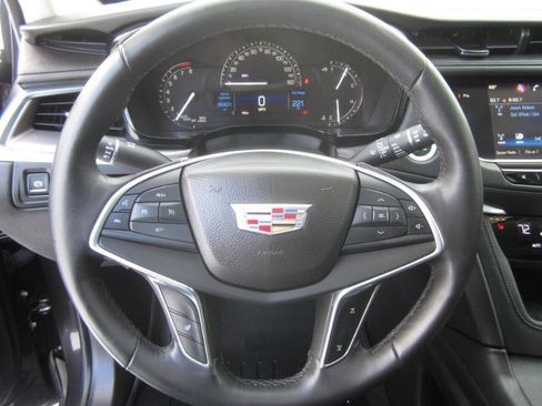 Used 2017 Cadillac XT5 Luxury image 17