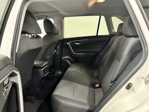 Used 2021 Toyota RAV4 XLE w/ Convenience Package FWD image 18