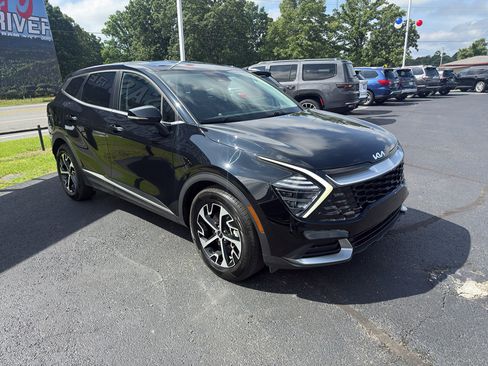 Used 2024 Kia Sportage EX FWD image 3