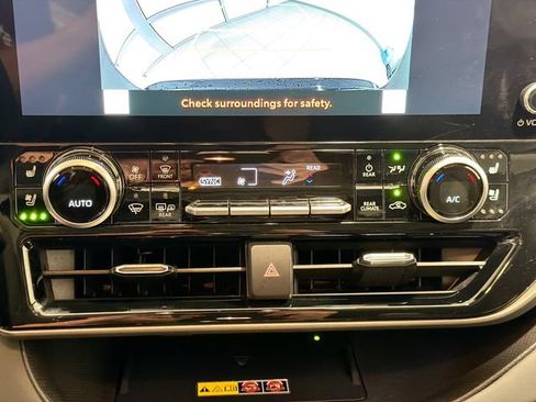 Certified 2025 Toyota Highlander Limited AWD/4WD image 13