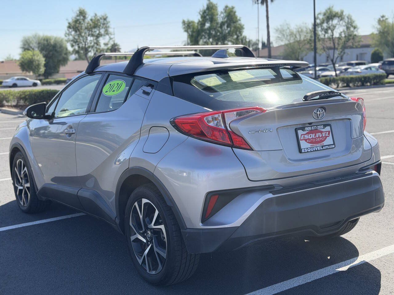 Used 2020 Toyota C-HR XLE FWD image 2