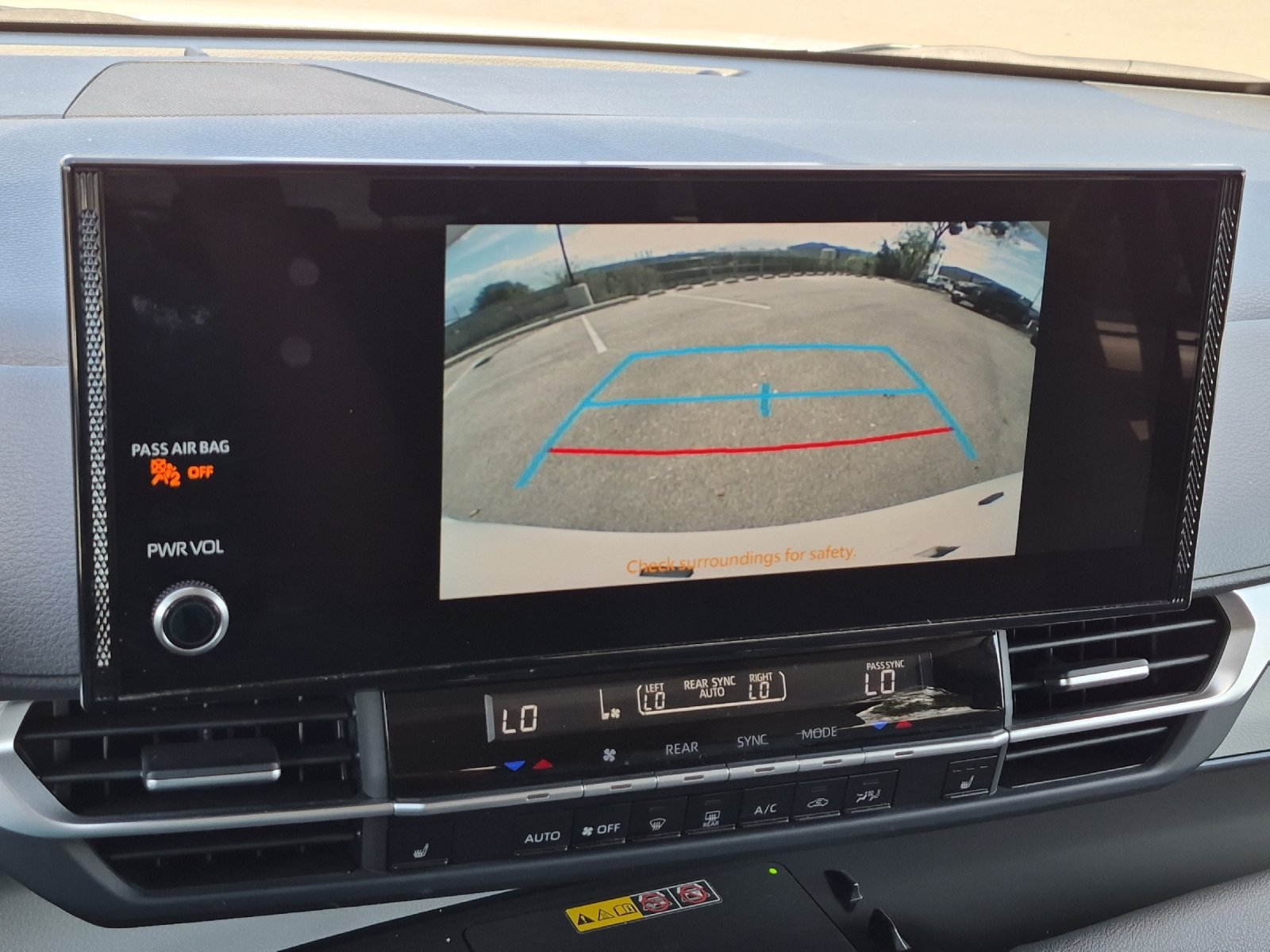 Used 2025 Toyota Sienna XLE FWD image 19