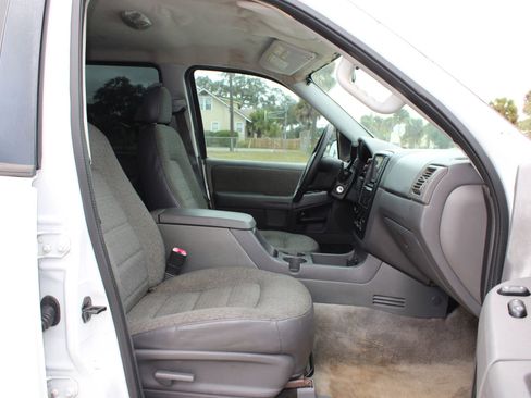 Used 2004 Ford Explorer XLS image 17