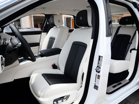 New 2025 Rolls-Royce Ghost image 24