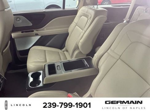 Used 2022 Lincoln Aviator Reserve AWD/4WD image 13