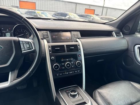 Used 2019 Land Rover Discovery Sport SE AWD/4WD image 17