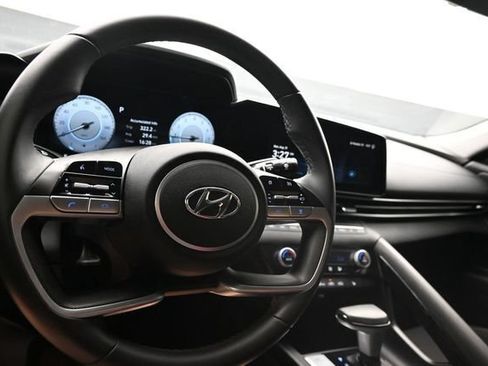 Used 2023 Hyundai Elantra SEL w/ Convenience Package FWD image 10