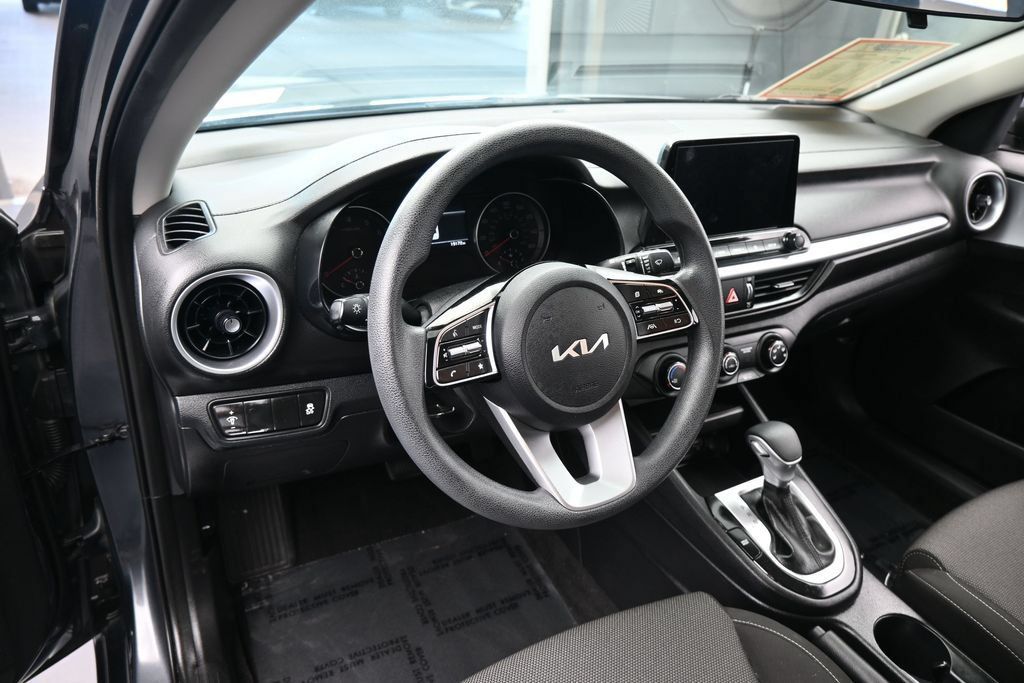 Used 2024 Kia Forte LXS FWD image 11