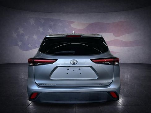 Used 2020 Toyota Highlander XLE image 4