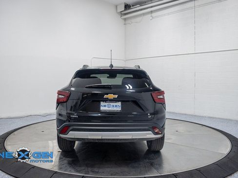 Used 2025 Chevrolet Trax LT w/ Driver Confidence Package image 6