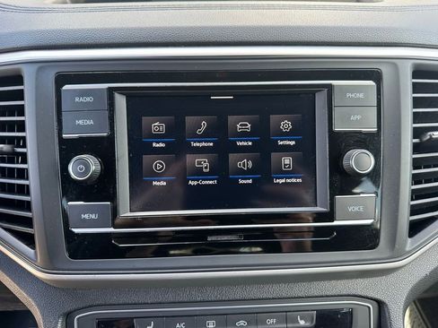 Used 2022 Volkswagen Atlas Cross Sport SE image 27