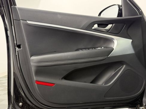 Used 2025 Genesis G70 2.5T image 13