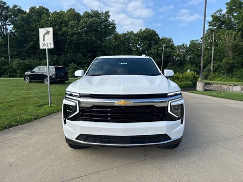New 2026 Chevrolet Suburban LS AWD/4WD image 2