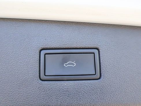 Used 2024 Volkswagen Tiguan SE w/ Panoramic Sunroof Package FWD image 56