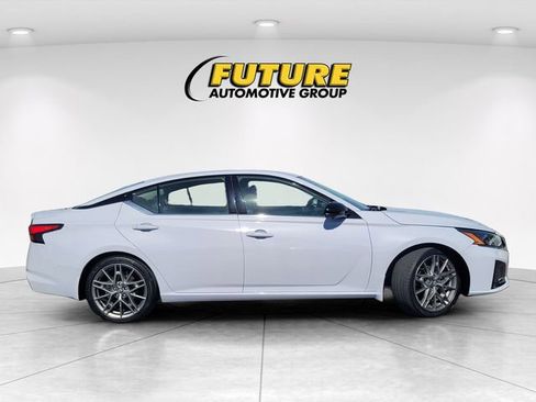 Used 2024 Nissan Altima 2.0 SR image 3