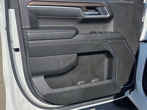 Used 2025 Chevrolet Silverado 1500 LT RWD image 13