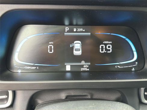 Used 2025 Hyundai Elantra SE FWD image 14