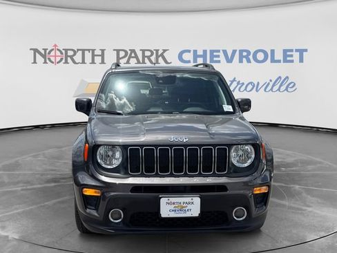 Used 2021 Jeep Renegade Latitude w/ Sun & Sound Group FWD image 2