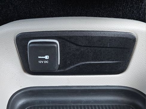 Used 2024 Chrysler Pacifica Touring-L image 19