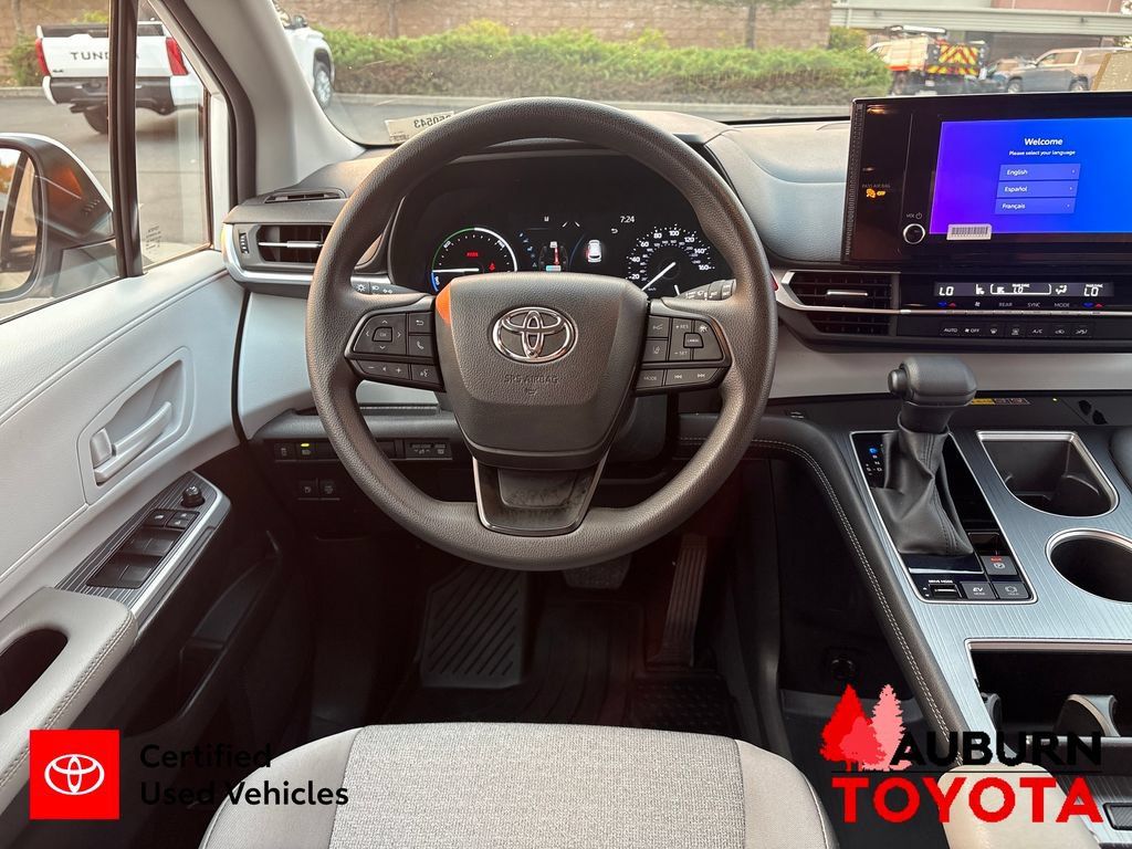 Certified 2025 Toyota Sienna LE AWD/4WD image 21
