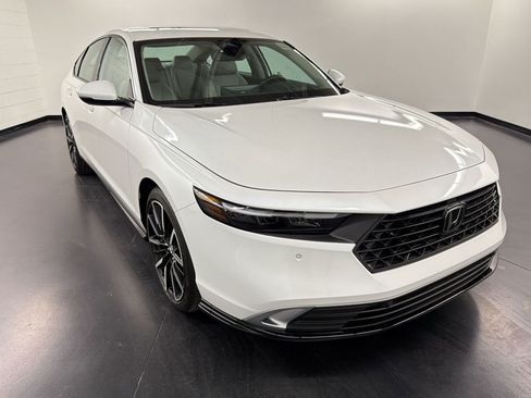 Used 2024 Honda Accord Touring image 7