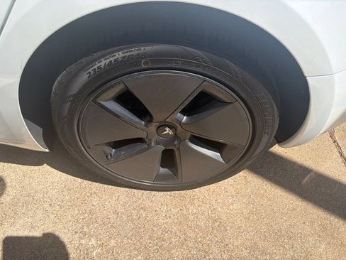 Used 2023 Tesla Model 3 Standard Range RWD image 8