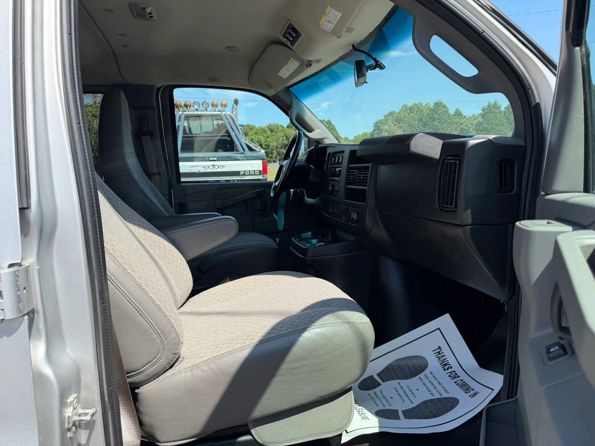 Used 2019 Chevrolet Express 3500 LS RWD image 25