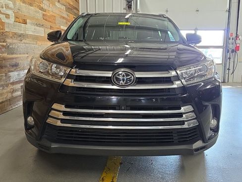Used 2018 Toyota Highlander Limited Platinum AWD/4WD image 3