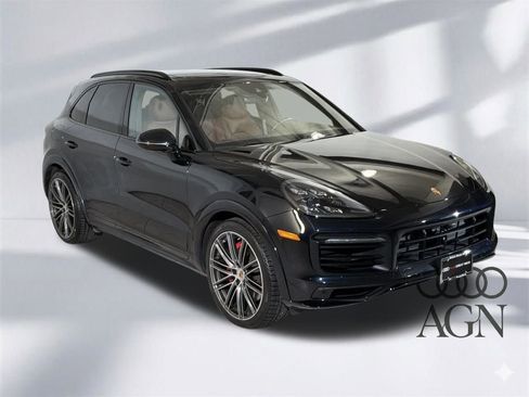 Used 2023 Porsche Cayenne GTS image 10