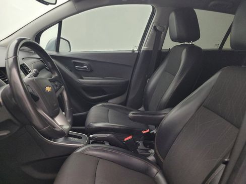Used 2019 Chevrolet Trax LT w/ LT Convenience Package AWD/4WD image 17