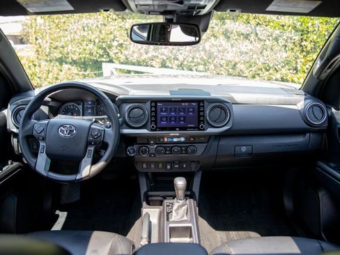 Used 2023 Toyota Tacoma TRD Off-Road w/ TRD Premium Off Road Package AWD/4WD image 18