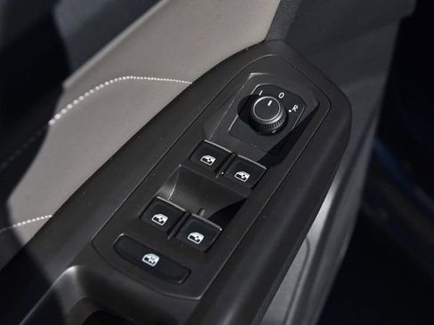 Certified 2022 Volkswagen Atlas Cross Sport SE w/ Panoramic Sunroof Package image 8