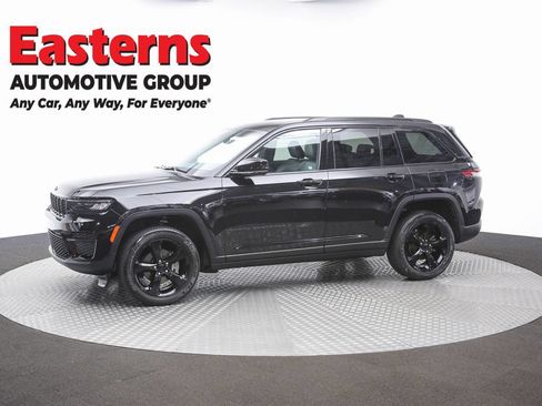 Used 2024 Jeep Grand Cherokee Altitude AWD/4WD image 59