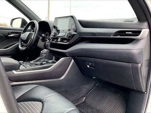 Used 2022 Toyota Highlander XSE image 14