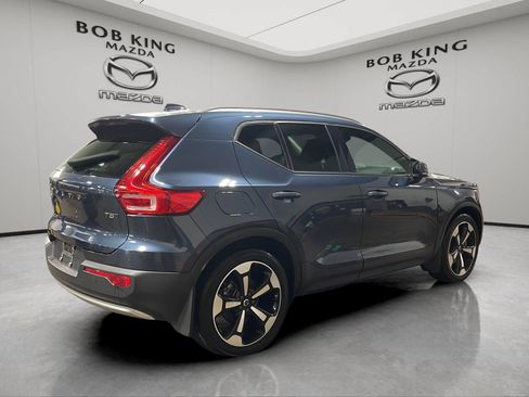 Used 2021 Volvo XC40 T5 Momentum w/ Premium Package AWD/4WD image 5