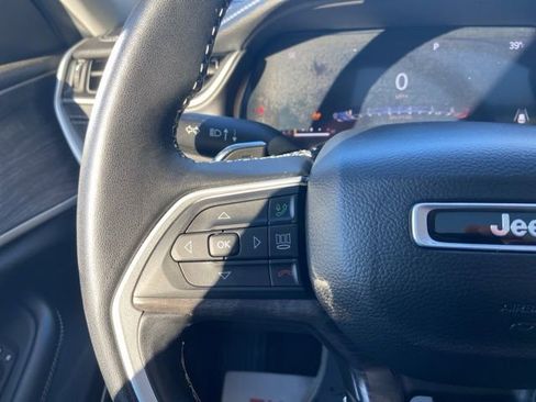 Used 2022 Jeep Grand Cherokee Limited image 18