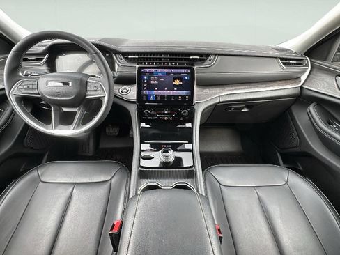 Used 2024 Jeep Grand Cherokee L Limited image 2