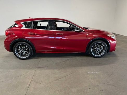 Used 2018 INFINITI QX30 Sport w/ Sport Leather Package FWD image 2