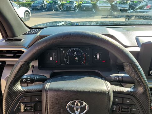 Certified 2025 Toyota Tacoma SR5 AWD/4WD image 19