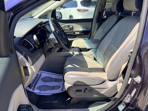 Used 2018 Kia Sedona EX FWD image 44