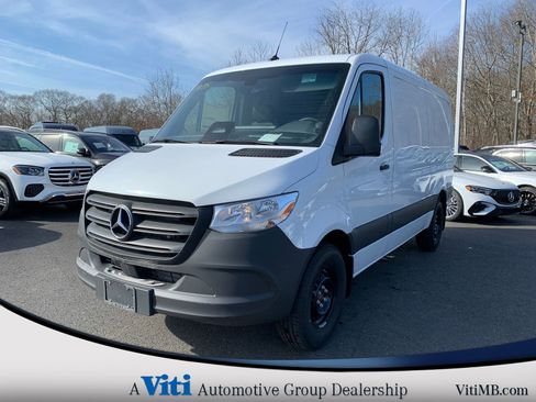 Used 2025 Mercedes-Benz Sprinter 2500 image 4