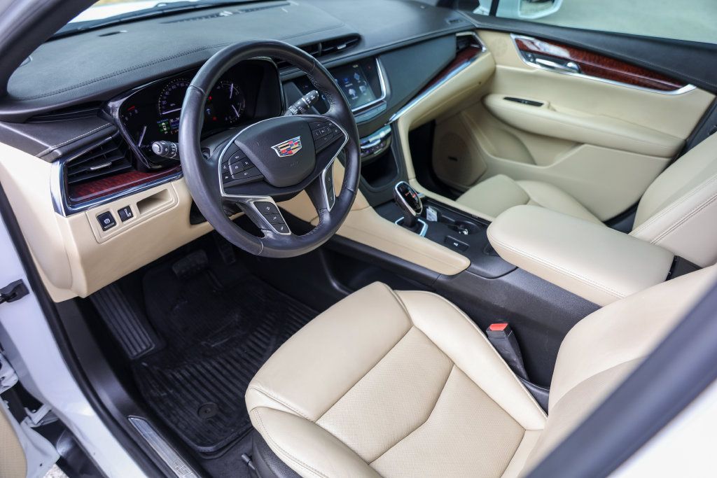 Used 2018 Cadillac XT5 Luxury w/ Driver Awareness Package FWD image 10