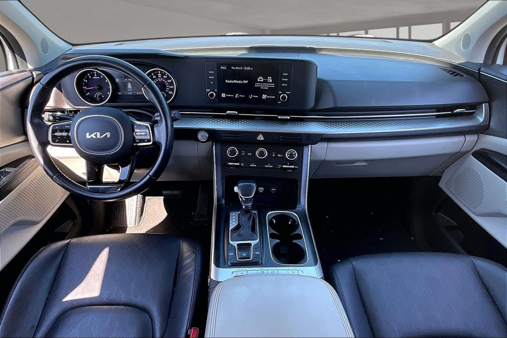 Used 2024 Kia Carnival LX FWD image 7