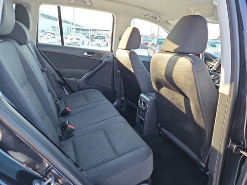 Used 2017 Volkswagen Tiguan S image 18