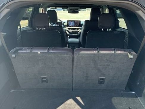 Used 2025 Ford Explorer Platinum w/ LUX Leather Package AWD/4WD image 14