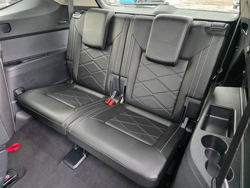 Used 2025 Volkswagen Atlas SE image 19