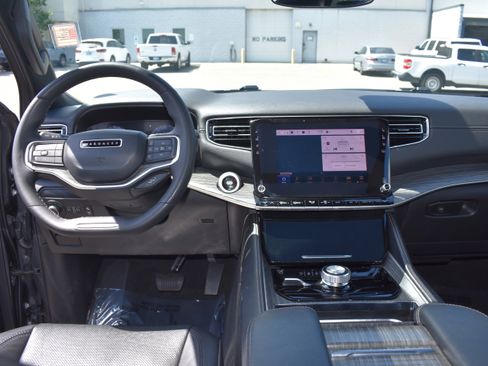 Used 2024 Jeep Wagoneer L Series II w/ Premium Group I image 37